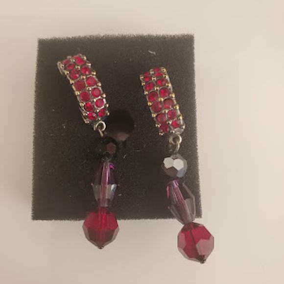 VTG Swarovski Half Hoop Pierced Earrings Deep Red Crystals and Beads Swan Signed - Picture 5 of 6